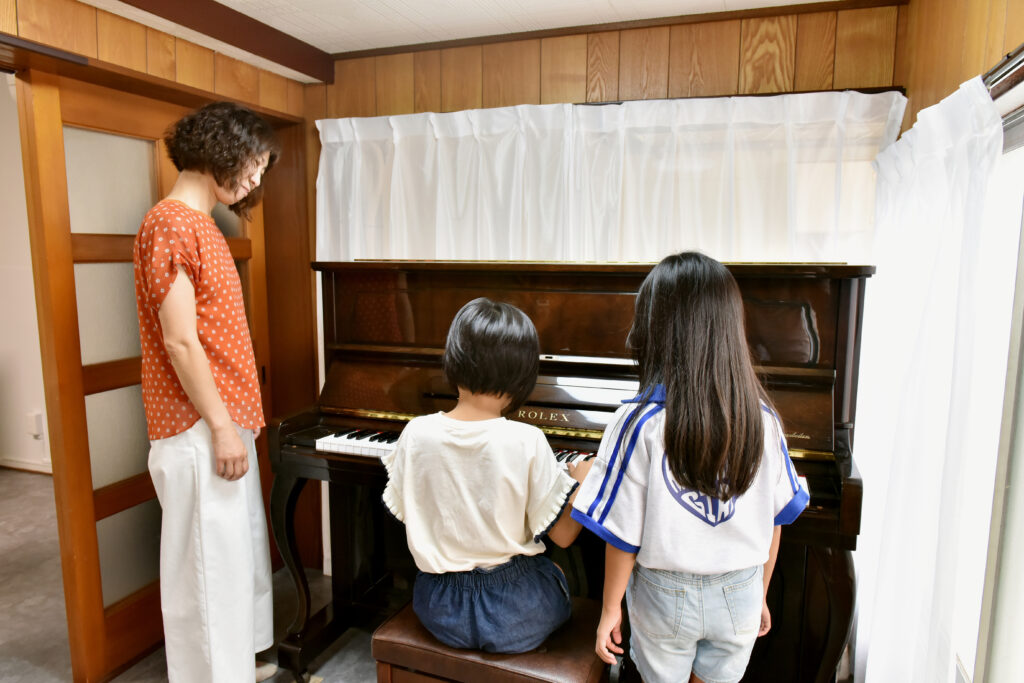 ピアノを弾く風景