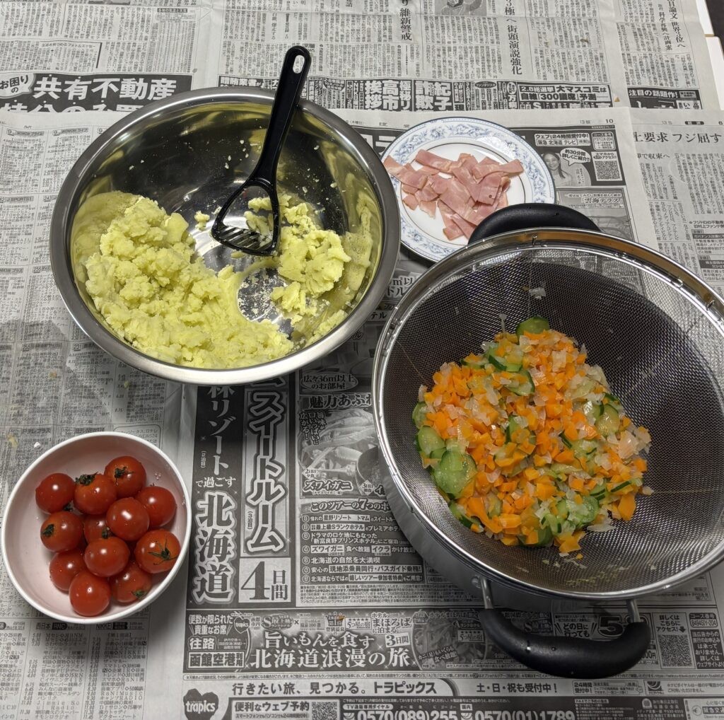 お誕生日会の1コマです。ポテトサラダの準備完了!