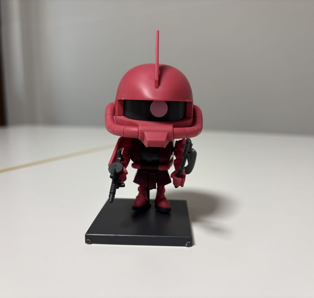 中学生はガンダムのプラモデルに挑戦しました。