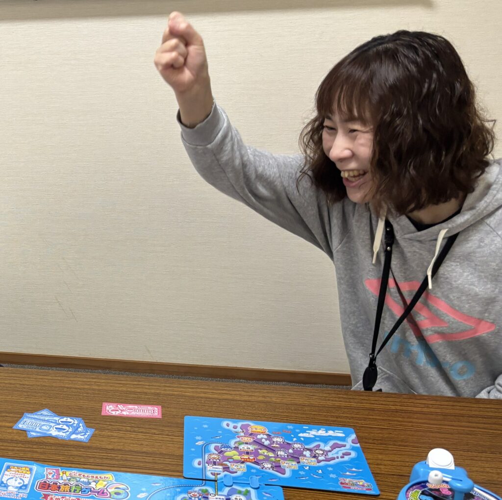 最近の流行りはドラえもんの日本旅行ゲームです。地理の学習にもつながり、みんなで盛り上がります。